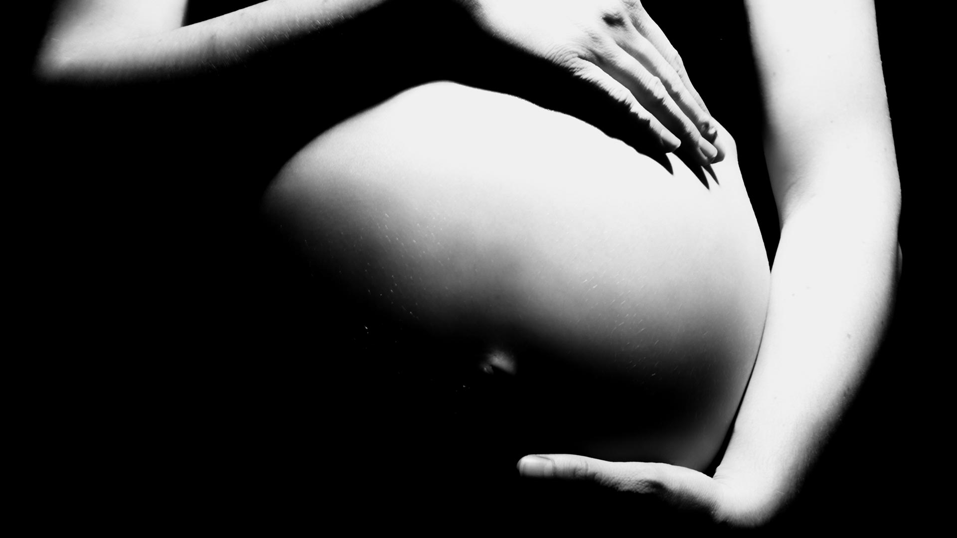 pregnant women prenatal yoga classes